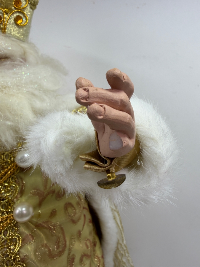 Mark Roberts Santa Claus Statue 24'H (Note That One Finger Is Missing) [Photo 4]