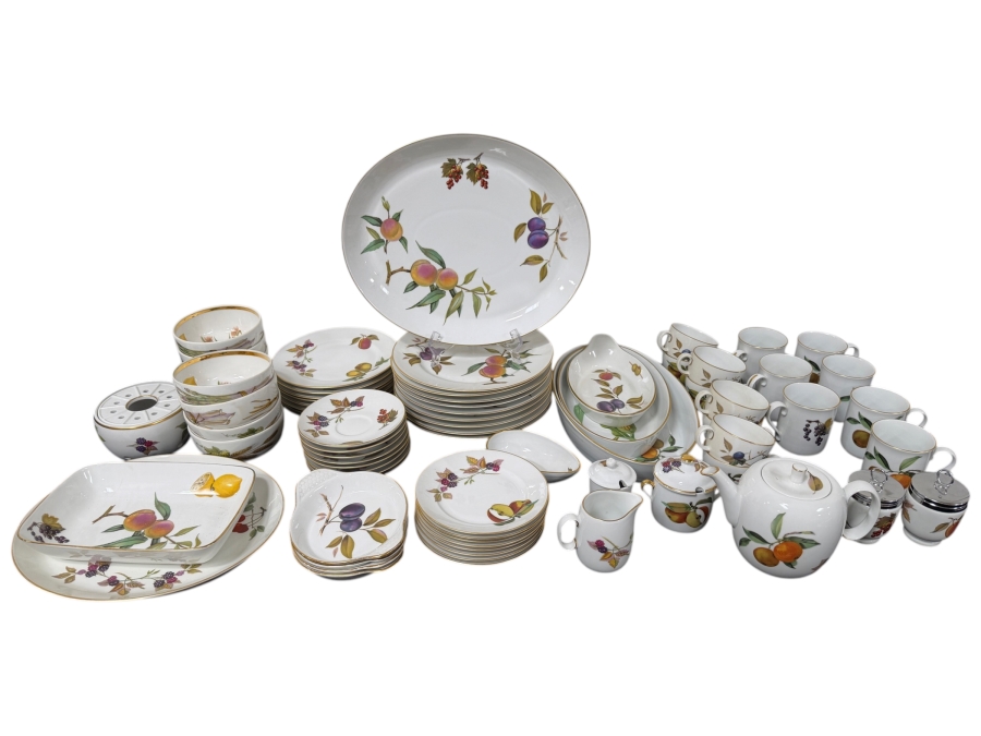 Royal Worcester Evesham Gold Fine Porcelain Dinnerware Collection With 22-Carat Gold Rims Approximate Service For 8