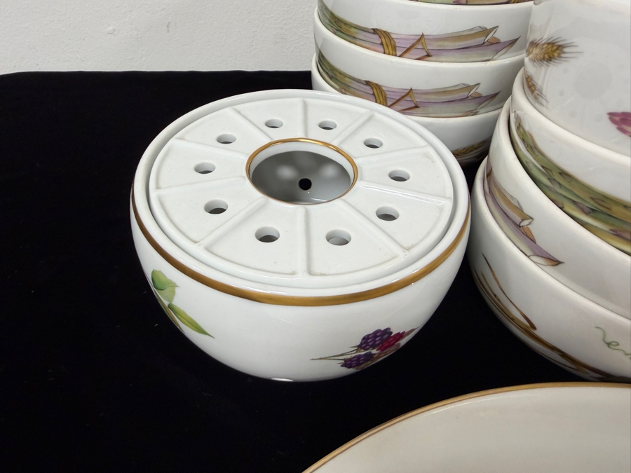 Royal Worcester Evesham Gold Fine Porcelain Dinnerware Collection With 22-Carat Gold Rims Approximate Service For 8 [Photo 4]