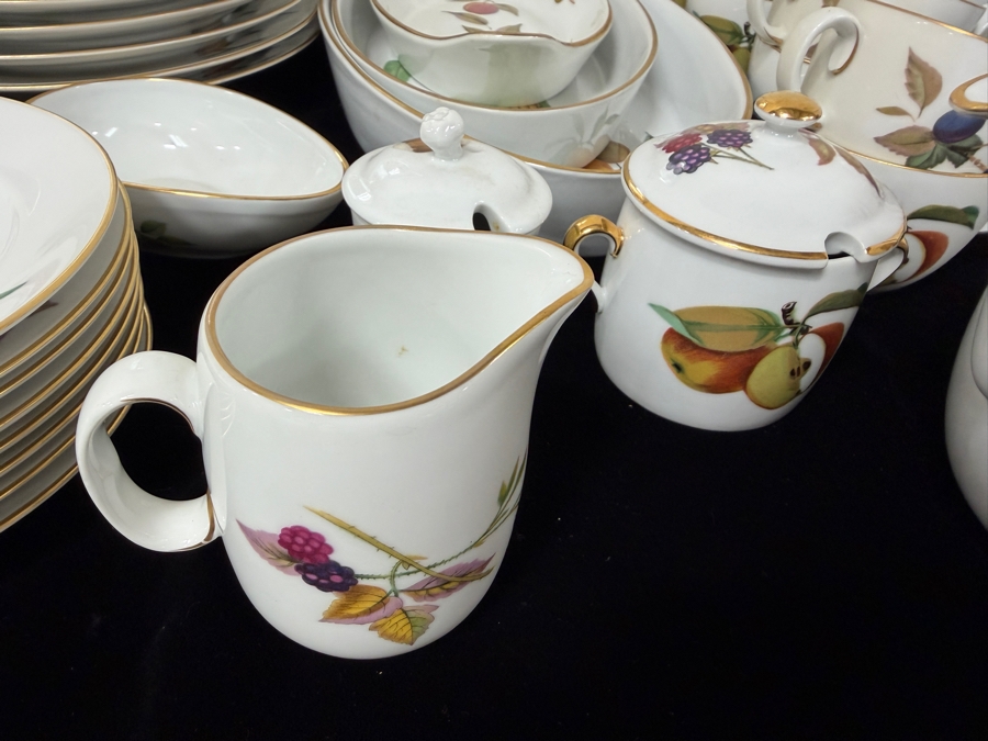 Royal Worcester Evesham Gold Fine Porcelain Dinnerware Collection With 22-Carat Gold Rims Approximate Service For 8 [Photo 8]