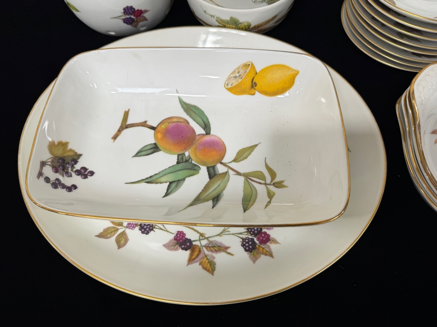 Royal Worcester Evesham Gold Fine Porcelain Dinnerware Collection With 22-Carat Gold Rims Approximate Service For 8 [Photo 5]