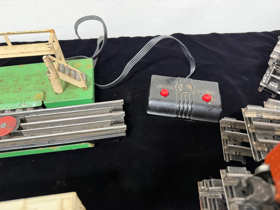 Vintage 1940s Lionel Postwar O-Gauge Train Set Featuring A Lionel 675 Steam Locomotive, Whistle Tender, Passenger Cars, Automatic Refrigerated Milk Car, Tracks, Lionel Type 1033 Multi-Control Transformer And More [Photo 12]