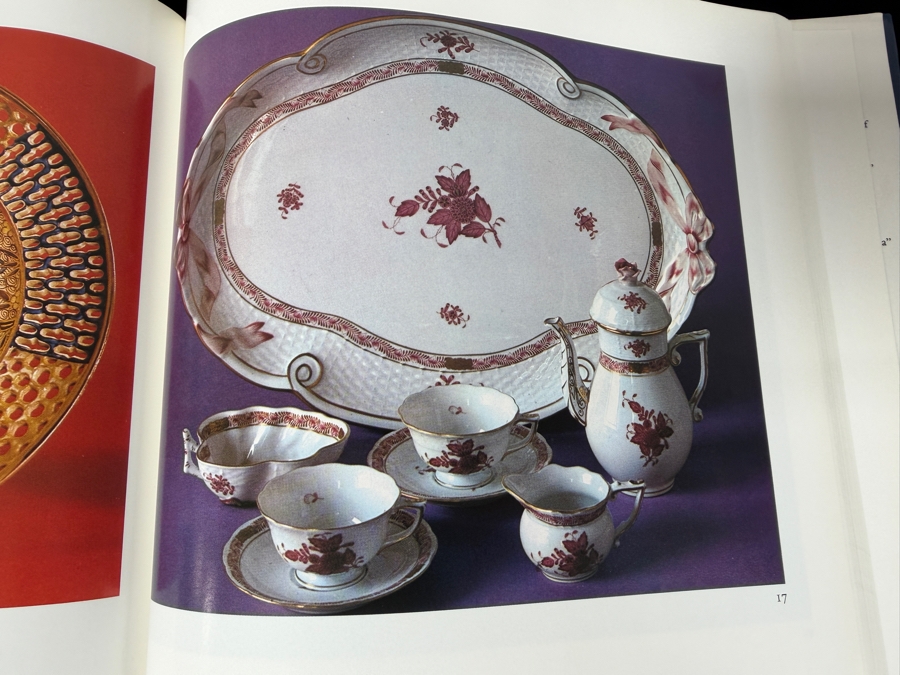 Hardcover Book Herend The Art Of Hungarian Porcelain By Gyozo Sikota 1989 [Photo 3]