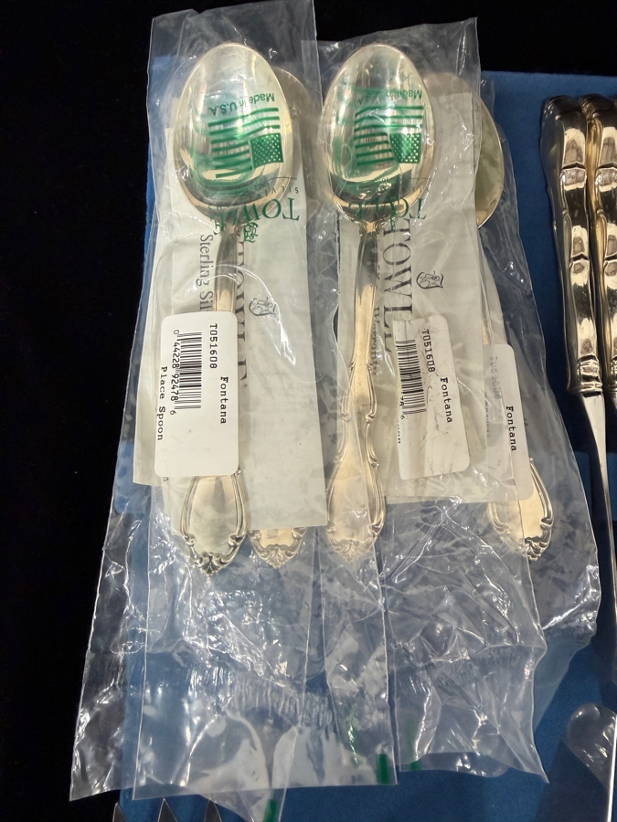 Like New Towle Sterling Silver Flatware Service For 12 With Serving Pieces - Sterling Silver Handled Knives Weigh 947.3g / Sterling Silver Flatware Weighs 2,023.3g [$4,417 Silver Melt Value Not Including Knives] [Photo 9]