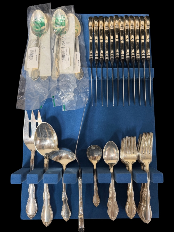 Like New Towle Sterling Silver Flatware Service For 12 With Serving Pieces - Sterling Silver Handled Knives Weigh 947.3g / Sterling Silver Flatware Weighs 2,023.3g [$4,417 Silver Melt Value Not Including Knives]