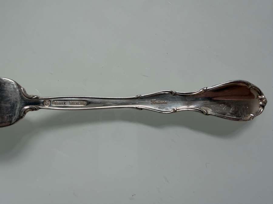 Like New Towle Sterling Silver Flatware Service For 12 With Serving Pieces - Sterling Silver Handled Knives Weigh 947.3g / Sterling Silver Flatware Weighs 2,023.3g [$4,417 Silver Melt Value Not Including Knives] [Photo 19]