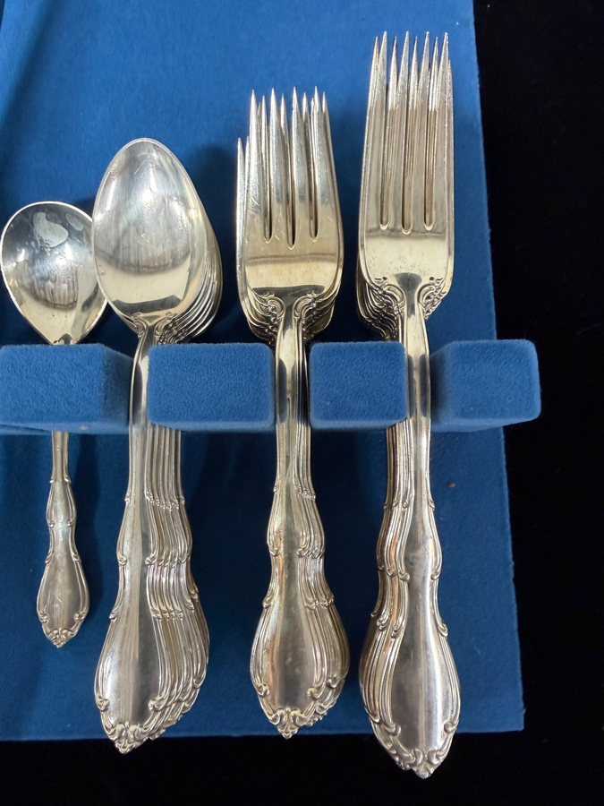 Like New Towle Sterling Silver Flatware Service For 12 With Serving Pieces - Sterling Silver Handled Knives Weigh 947.3g / Sterling Silver Flatware Weighs 2,023.3g [$4,417 Silver Melt Value Not Including Knives] [Photo 3]