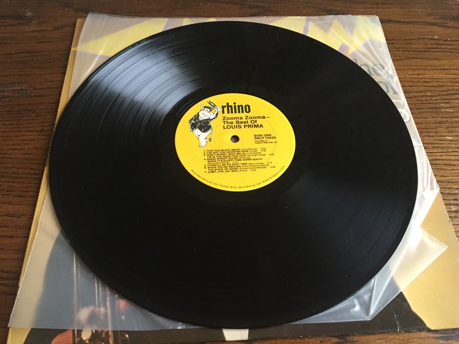 Louis Prima ‎- Zooma Zooma - The Best Of Louis Prima - Rhino Records - RNLP 70225 [Photo 3]