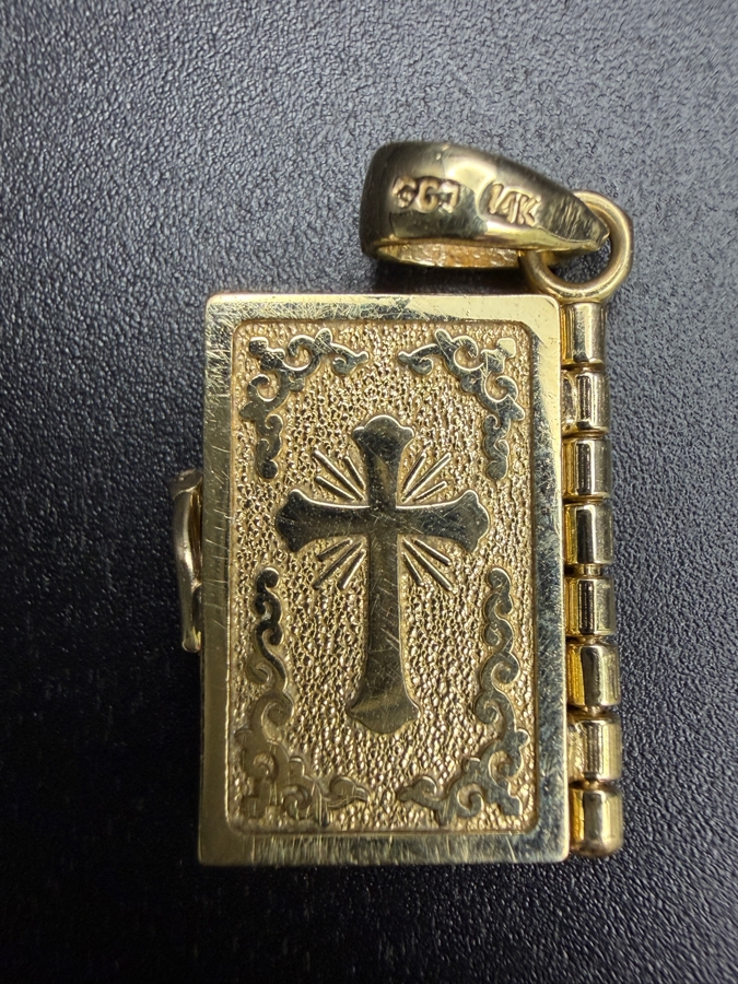 14k Gold Holy Bible Charm Pendant With Inscribed Lord's Prayer Inside 3.6g [$323 Gold Melt Value] [Photo 2]