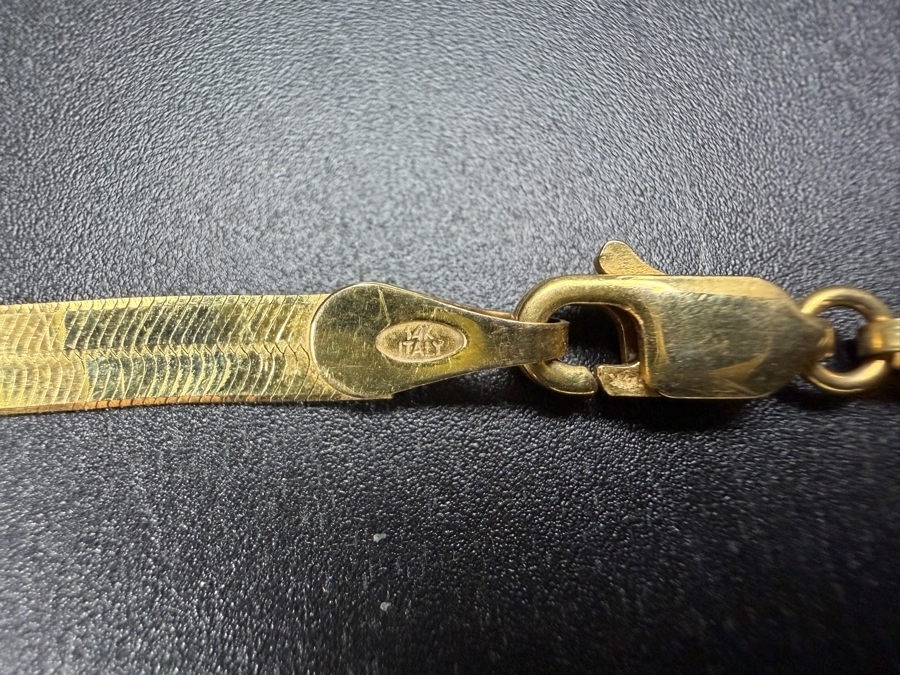 14k Gold Italian 18' Herringbone Chain Necklace 5.0g [$449 Gold Melt Value] [Photo 4]