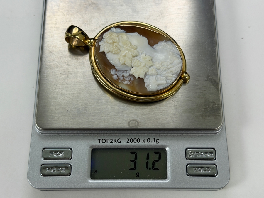 Signed Linda Joslin Large Vintage Carved Shell Cameo Portrait Pendant Framed In A 14k Gold Bezel 31.2g (Heavy Gold Piece - Subtract a Bit For The Shell Weight) [Photo 7]