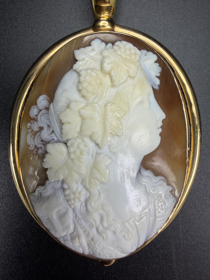 Signed Linda Joslin Large Vintage Carved Shell Cameo Portrait Pendant Framed In A 14k Gold Bezel 31.2g (Heavy Gold Piece - Subtract a Bit For The Shell Weight) [Photo 3]