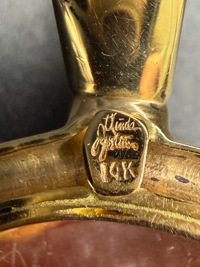 Signed Linda Joslin Large Vintage Carved Shell Cameo Portrait Pendant Framed In A 14k Gold Bezel 31.2g (Heavy Gold Piece - Subtract a Bit For The Shell Weight) [Photo 6]