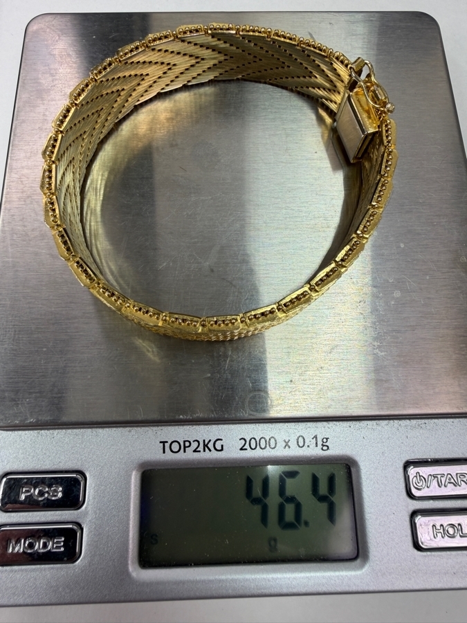 18k Gold Heavy Swiss Chevron Pattern Bracelet Featuring Hallmarks 7.5'L 46.4g [$5,359 Gold Melt Value] [Photo 11]