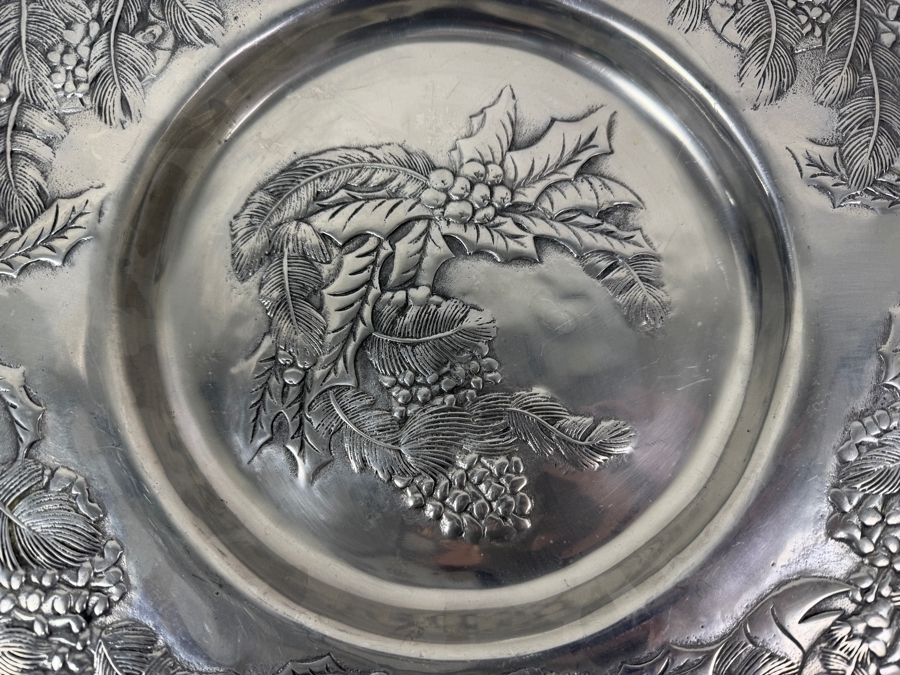 Vintage Arthur Court Aluminum Platter With Festive Holiday Designs 13.75'W [Photo 3]
