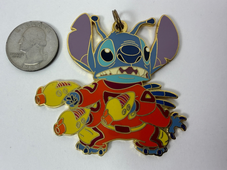 Just Added - Disney Auctions Exclusive Lilo And Stitch Alien Experiment 626 In Red Spacesuit With Laser Blasters Limited Edition 500 Lanyard Medallion [Photo 2]