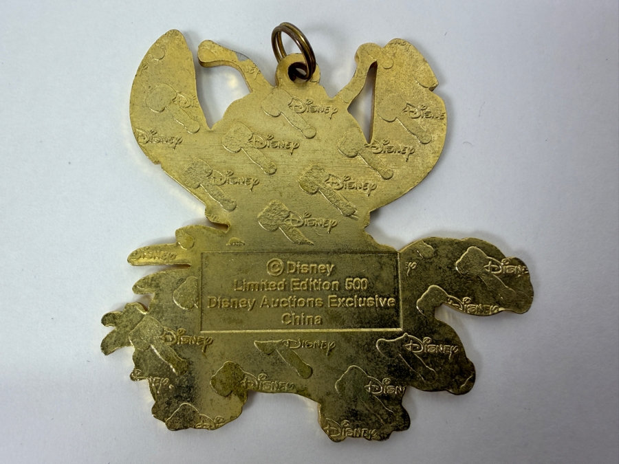 Just Added - Disney Auctions Exclusive Lilo And Stitch Alien Experiment 626 In Red Spacesuit With Laser Blasters Limited Edition 500 Lanyard Medallion [Photo 4]