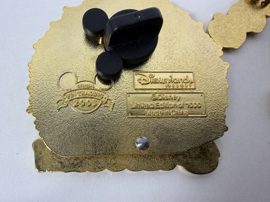 Just Added - Disney Limited Edition Pins: 2003 First Day Of Autumn Johnny Appleseed, 2006 St. Patrick's Day Chip And Dale, 2005 Groundhog Day Chip And Dale, And 2002 Armed Forces Day We Salute You Enamel Pin Collection [Photo 9]