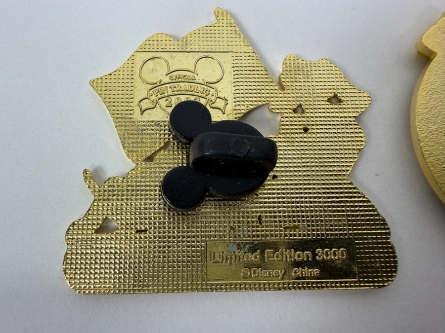 Just Added - Disney Limited Edition Pins: 2003 First Day Of Autumn Johnny Appleseed, 2006 St. Patrick's Day Chip And Dale, 2005 Groundhog Day Chip And Dale, And 2002 Armed Forces Day We Salute You Enamel Pin Collection [Photo 7]