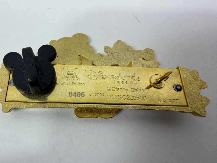 Just Added - Disneyland Resort 2004 Olympics Mickey And Donald Relay Limited Edition 0495 Of 2004 And July 4th 2006 Mickey Mouse Limited Edition 1000 Enamel Pin Collection [Photo 3]