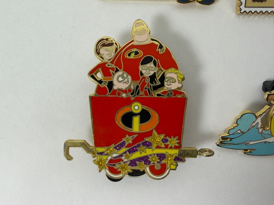 Just Added - Disneyland 100th Birthday Walt And Jiminy, Art Of Disney Pinocchio Stamp, Countdown To The Millennium Ichabod And Mr. Toad, Character Train Incredibles, Stitch Sundays Surfing, And Fantasyland Mad Hatter Pin Collection [Photo 5]