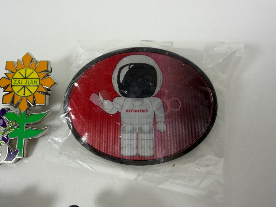 Just Added - Disney Pins: Toy Story 3 Mr. Pricklepants, Pinocchio Magical Musical Moments Jiminy Cricket, D23 Expo 2019 Honda Autopia Astronaut, Haunted Mansion Gargoyle, Ratatouille Chef Remy, And Captain Hook Enamel Pin Collection [Photo 8]