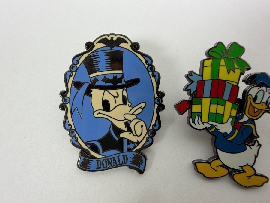 Disney Pins: 2017 Halloween Hidden Mickey Donald, Christmas With Presents, Goofin' Around Googly Eyes, Spain Sedesma Skateboard, 2004 Cast Lanyard Unbirthday, And 2005 Snowball Fight Spinner Enamel Pin Set [Photo 2]