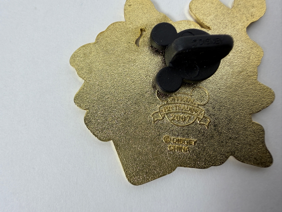 Just Added - Disney Limited Edition Pins: 2001 Artist Choice Sandwich Snatchers, 2004 USA Olympics Donald And Daisy, 2007 Hidden Mickey All-American Donald, 2001 Japanese Disney Store Cello Donald, And 2005 Butterfly Catcher Enamel Pin Set [Photo 12]