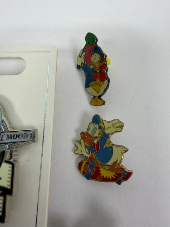 Just Added - Disney Pins: 2011 'Fowl Mood' Donald Duck Spinner, 1930s-Style Long-Necked Donald, Weightlifter Donald, Gold-Toned Donald Face, And Various Vintage Character Enamel Pin Collection [Photo 6]