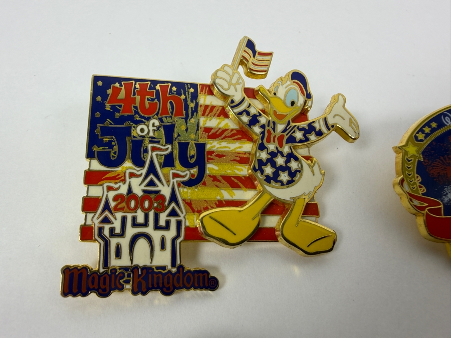 Just Added - Disney Pins: 2003 Magic Kingdom 4th Of July LE 2000, 2005 WDW Independence Day LE 3000, 2001 DCA Grizzly Peak 4th Of July LE 2400, And 2008 DLR Daisy Duck Statue Of Liberty LE 500 Enamel Pin Set [Photo 3]