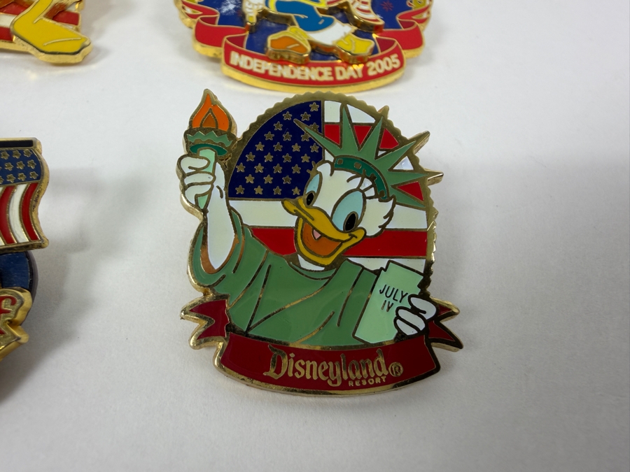 Just Added - Disney Pins: 2003 Magic Kingdom 4th Of July LE 2000, 2005 WDW Independence Day LE 3000, 2001 DCA Grizzly Peak 4th Of July LE 2400, And 2008 DLR Daisy Duck Statue Of Liberty LE 500 Enamel Pin Set [Photo 5]