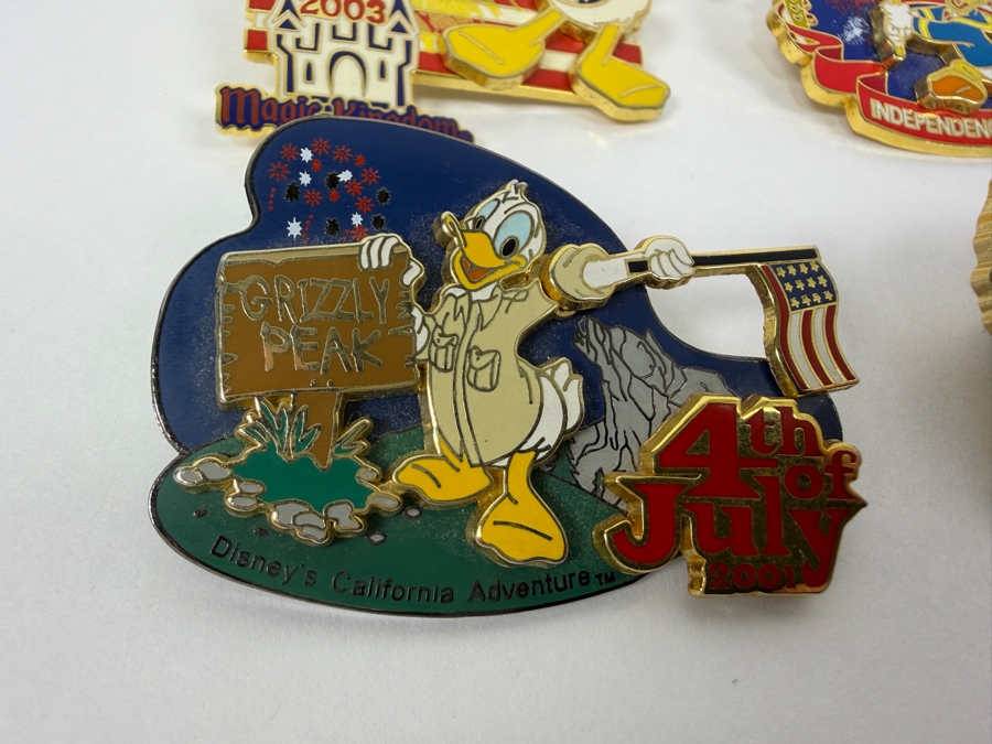 Just Added - Disney Pins: 2003 Magic Kingdom 4th Of July LE 2000, 2005 WDW Independence Day LE 3000, 2001 DCA Grizzly Peak 4th Of July LE 2400, And 2008 DLR Daisy Duck Statue Of Liberty LE 500 Enamel Pin Set [Photo 2]