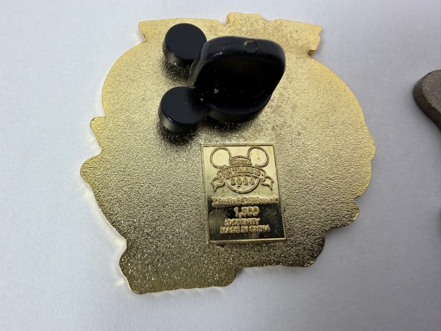 Just Added - Disneyland Resort 2004 April Fool’s Day Donald Duck LE 2000, 2002 Halloween Donald Ghost LE 2000, 2006 St. Patrick’s Day Scrooge McDuck LE 1000, And 2007 St. Patrick’s Day Donald Duck Fiddle LE 750 Enamel Pin Collection [Photo 9]