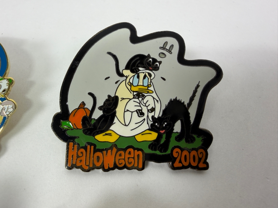 Just Added - Disneyland Resort 2004 April Fool’s Day Donald Duck LE 2000, 2002 Halloween Donald Ghost LE 2000, 2006 St. Patrick’s Day Scrooge McDuck LE 1000, And 2007 St. Patrick’s Day Donald Duck Fiddle LE 750 Enamel Pin Collection [Photo 5]