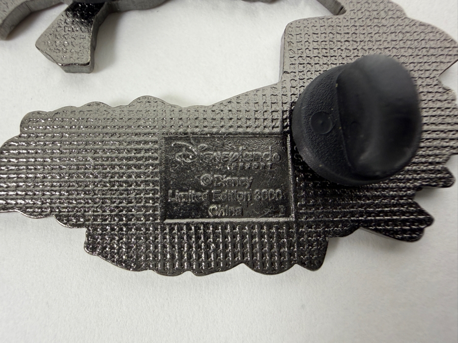 Just Added - Disney Limited Edition Pins: 2021 Letters To Santa Donald & Nephews LE 4000, 2001 Disneyland Summer Jet Ski Donald LE 3600, 2000 Animal Kingdom 4th Of July Donald, And 2002 All-American Picnic Donald LE 2500 Collection
 [Photo 8]