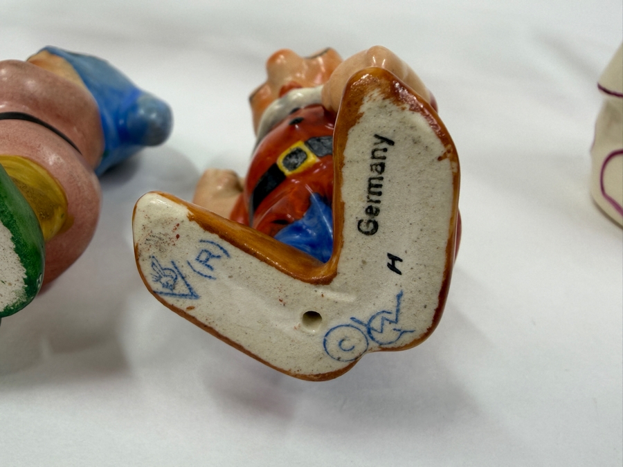 Just Added - Vintage 1950s Goebel Germany Walt Disney Snow White And The Seven Dwarfs Porcelain Figurine Collection Featuring Sneezy, Bashful, Sleepy, Dopey, Happy, Grumpy, And Doc With Original Foil Labels 3'H - 6'H [Photo 15]