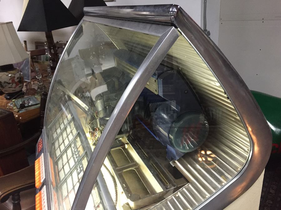1954 Seeburg Jukebox - Working - One Of The Most Sought-After 50’s Jukeboxes - 100 Selections - Estimate is $7,000 Fully Restored [Photo 20]