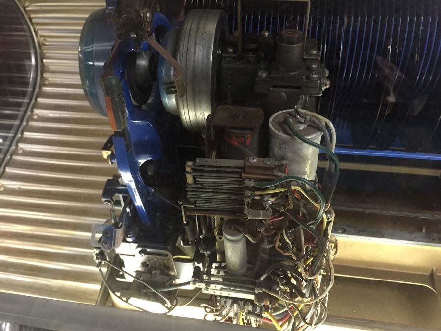 1954 Seeburg Jukebox - Working - One Of The Most Sought-After 50’s Jukeboxes - 100 Selections - Estimate is $7,000 Fully Restored [Photo 11]