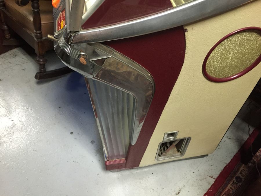 1954 Seeburg Jukebox - Working - One Of The Most Sought-After 50’s Jukeboxes - 100 Selections - Estimate is $7,000 Fully Restored [Photo 21]