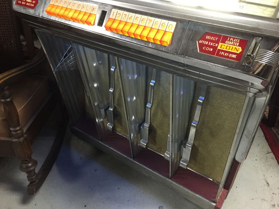 1954 Seeburg Jukebox - Working - One Of The Most Sought-After 50’s Jukeboxes - 100 Selections - Estimate is $7,000 Fully Restored [Photo 22]