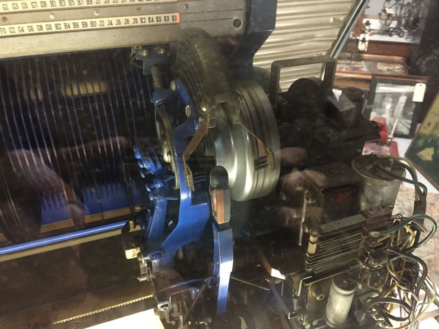 1954 Seeburg Jukebox - Working - One Of The Most Sought-After 50’s Jukeboxes - 100 Selections - Estimate is $7,000 Fully Restored [Photo 33]