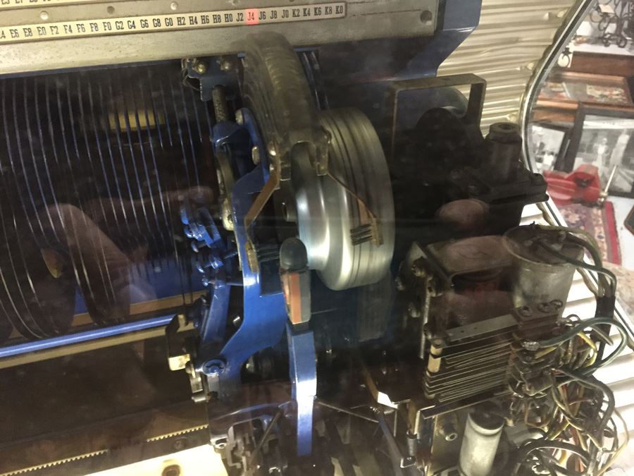 1954 Seeburg Jukebox - Working - One Of The Most Sought-After 50’s Jukeboxes - 100 Selections - Estimate is $7,000 Fully Restored [Photo 34]