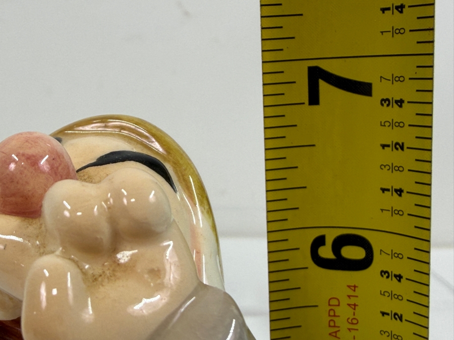 Just Added - Vintage 1980s Schmid Disney Snow White And The Seven Dwarfs Sneezy Hand Painted Rotating Ceramic Music Box Made In Japan 6.75'H [Photo 8]