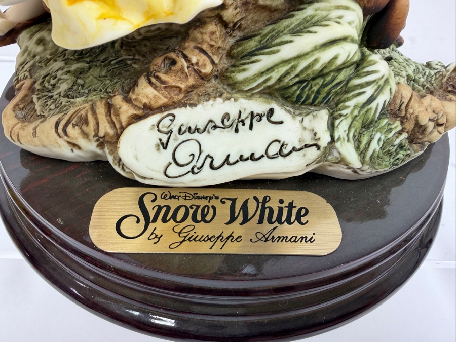 Just Added - Giuseppe Armani Florence 1993 Walt Disney’s Snow White With Blue Bird Hand Painted Porcelain Figurine On Wood Base Model 0209C 10'H [Photo 6]