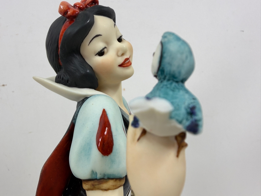 Just Added - Giuseppe Armani Florence 1993 Walt Disney’s Snow White With Blue Bird Hand Painted Porcelain Figurine On Wood Base Model 0209C 10'H [Photo 4]