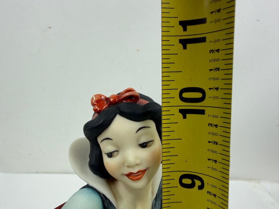 Just Added - Giuseppe Armani Florence 1993 Walt Disney’s Snow White With Blue Bird Hand Painted Porcelain Figurine On Wood Base Model 0209C 10'H [Photo 11]
