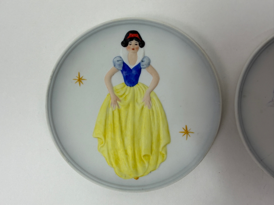 Just Added - Goebel West Germany Snow White And The Prince Hand Painted Small Collector Plate Set 4'W [Photo 2]