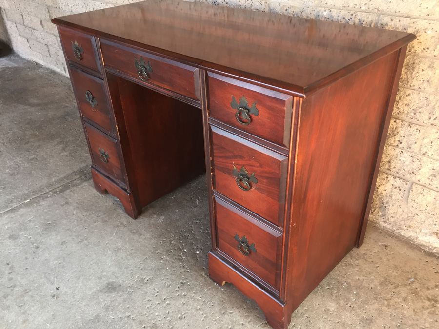 Vintage Wooden Desk [Photo 2]