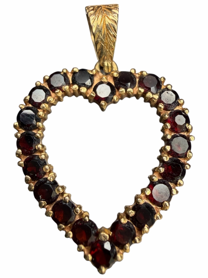 14k Gold Italian Heart Shape Pendant Accented With (20) 2.2mm Round Garnets 2.9g