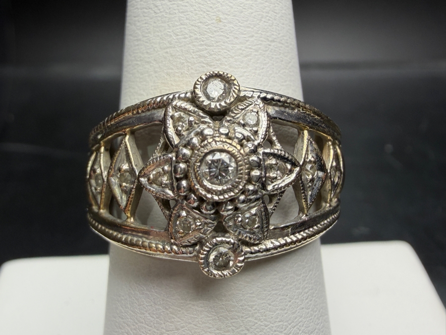 18k Gold Diamond Ring With (1) 1.8mm Round Brilliant (RB) Cut Diamond, (2) 1.5mm RB Diamonds And (10) .8mm RB Diamonds Est. .10cttw Size 7.75 7.0g Retails $3,600 [Photo 2]